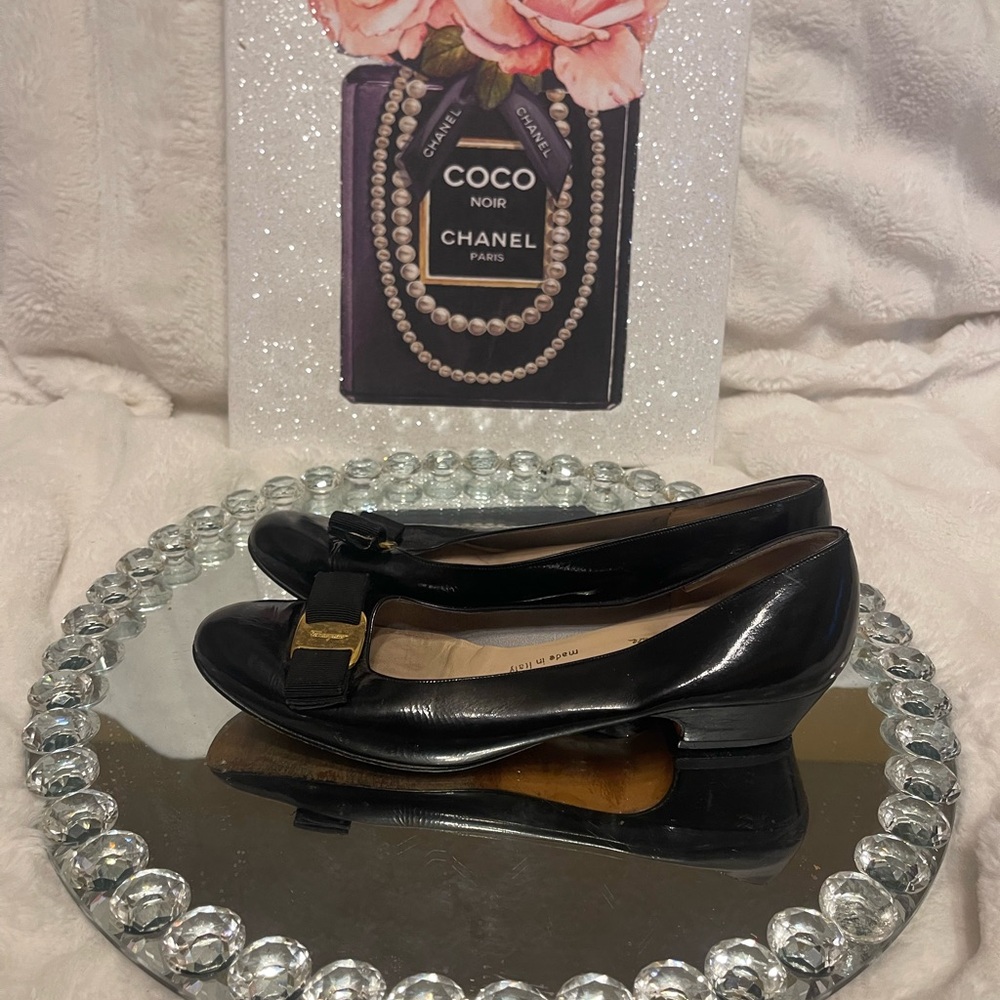 Salvatore Ferragamo Vintage Black Patent Leather Vara Bow Heel Shoes - Picture 8 of 8